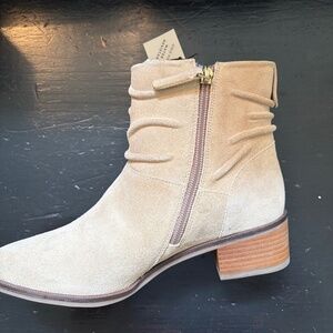 NWT Cole Hahn Booties